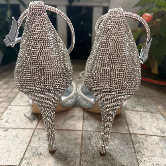 Gianni Bini Elegant Silver Women's Heels sz 10 nwob - Picture 2 of 4